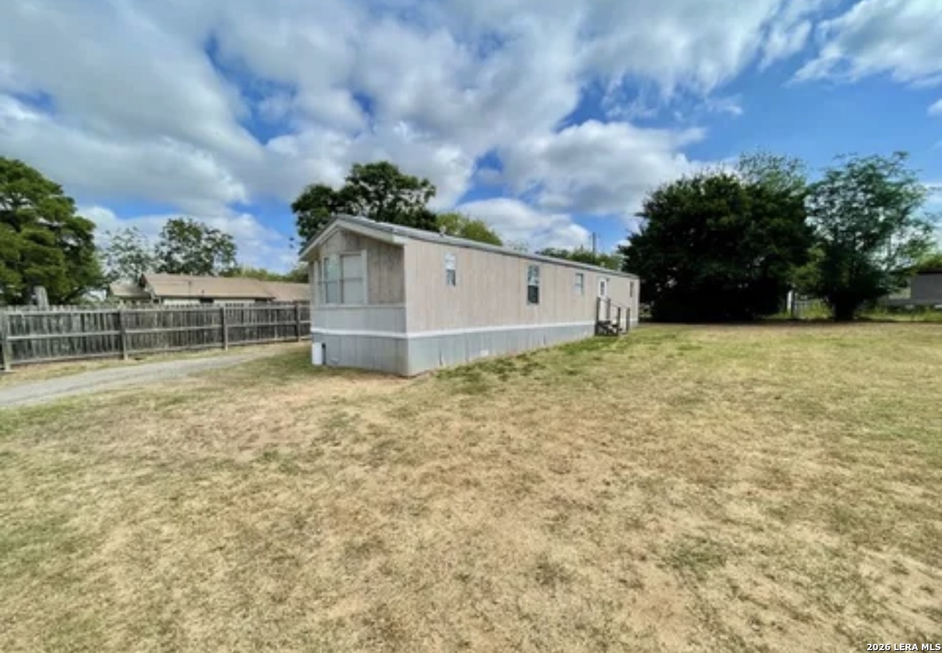 1606 The Lane Pleasanton TX 78064