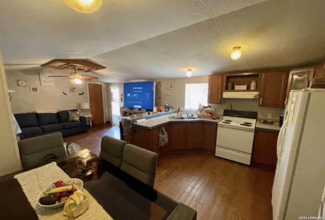 1606 The Lane Pleasanton TX 78064