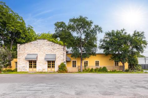 514 Paris Street Castroville TX 78009