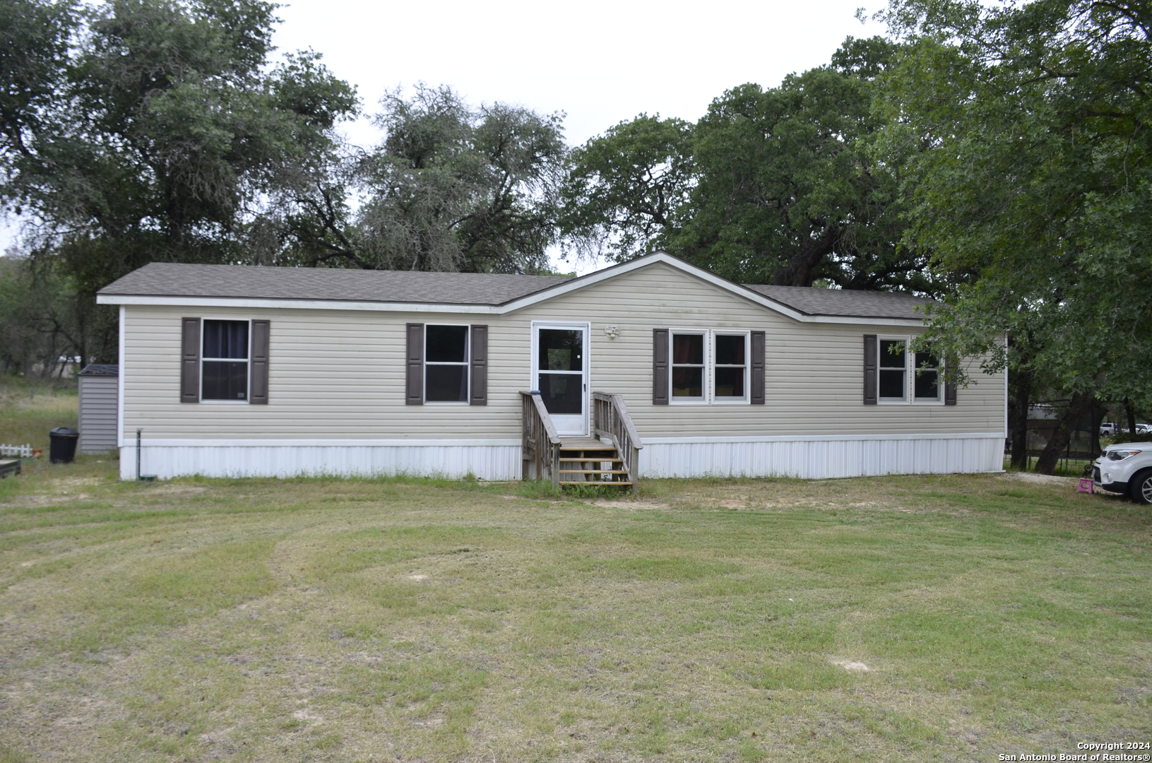 166 Mil Encinos Adkins TX 78101