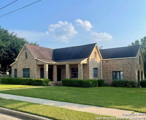 1120 Avenue D Shiner TX 77984