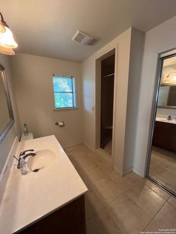 1120 Avenue D Shiner TX 77984