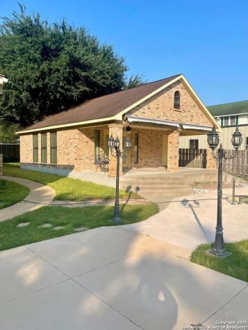 1120 Avenue D Shiner TX 77984