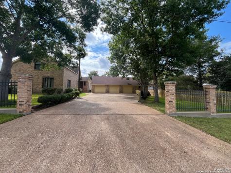 1120 Avenue D Shiner TX 77984