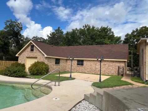 1120 Avenue D Shiner TX 77984
