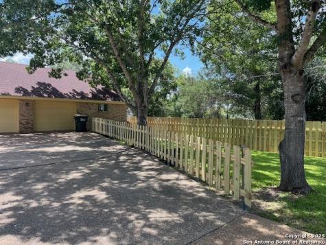 1120 Avenue D Shiner TX 77984