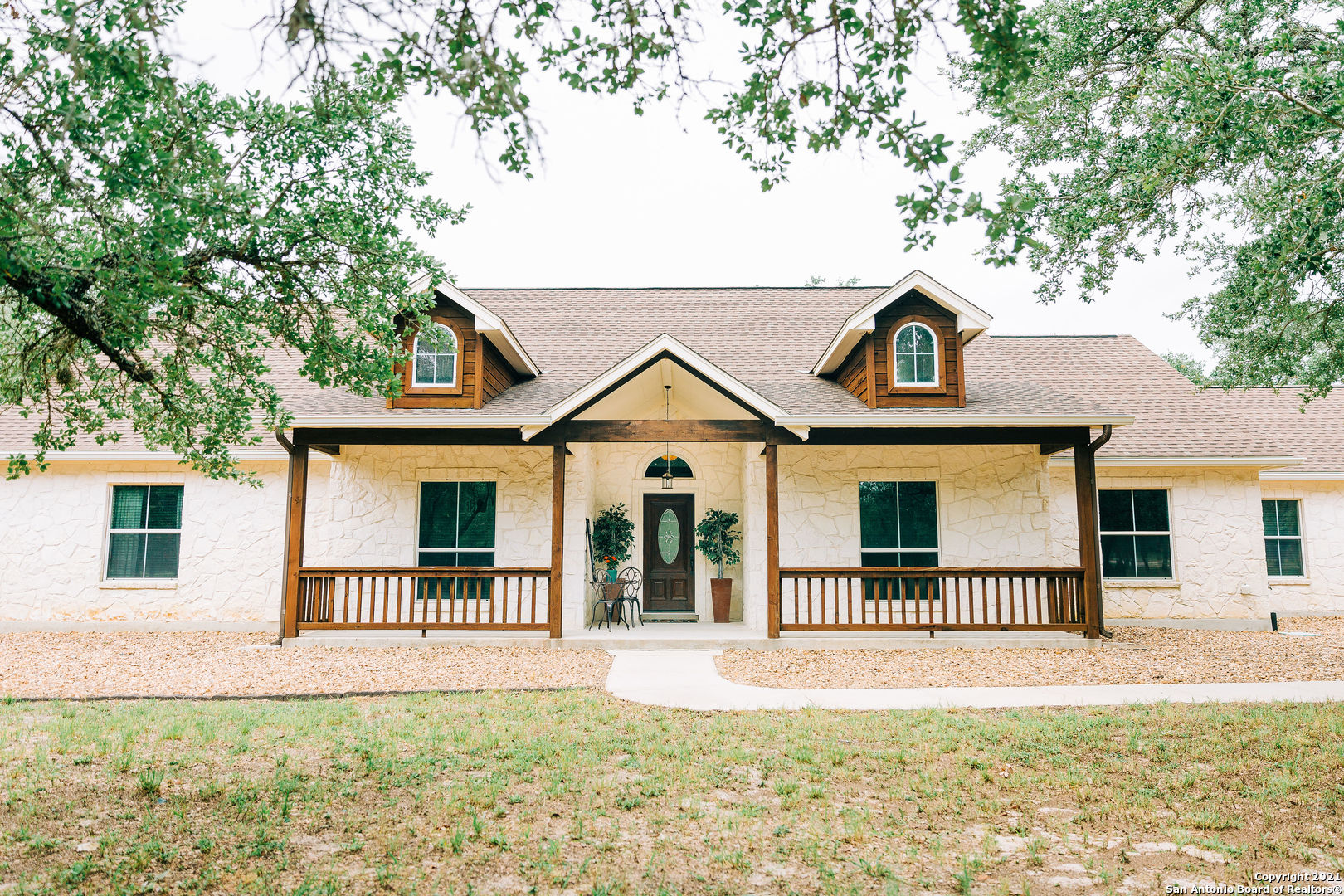 316 Governors Drive Floresville TX 78114