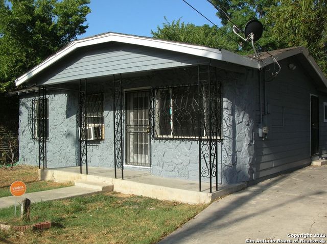 1027 S San Joaquin Avenue San Antonio TX 78237