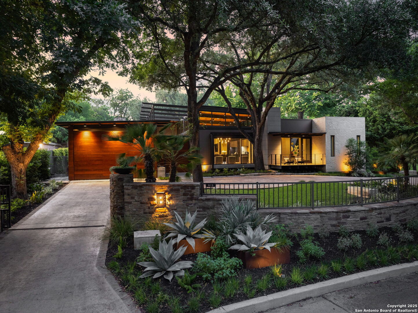 San Antonio TX, 605 E Contour