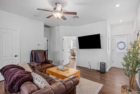 129 N Jasper Kerrville TX 78028