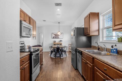 129 N Jasper Kerrville TX 78028