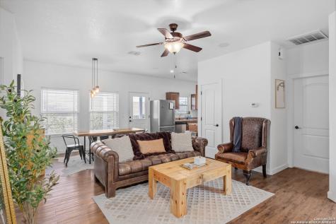 129 N Jasper Kerrville TX 78028