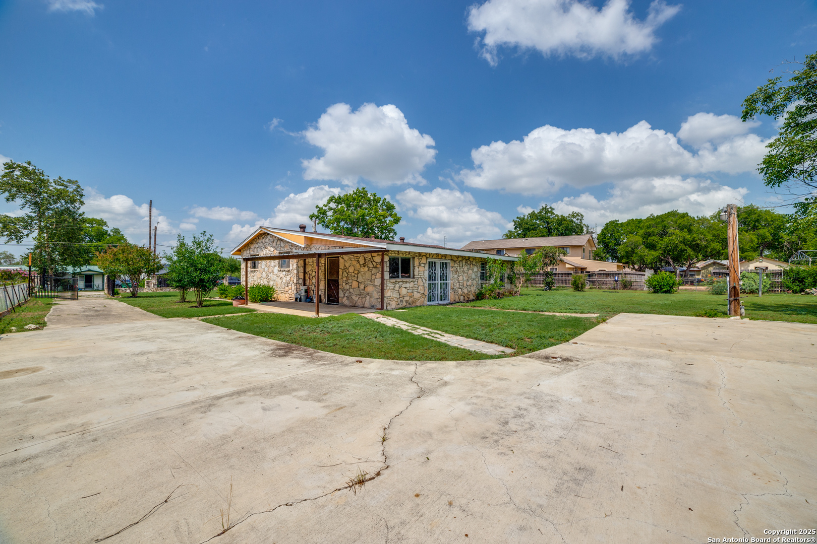 606 W Baetz Boulevard San Antonio TX 78221