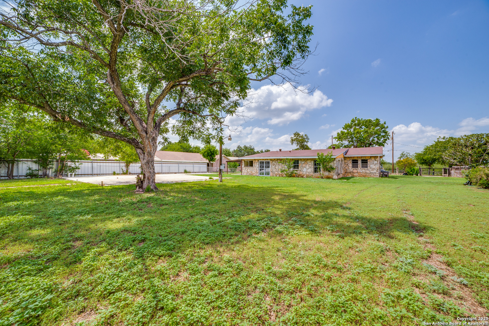 606 W Baetz Boulevard San Antonio TX 78221