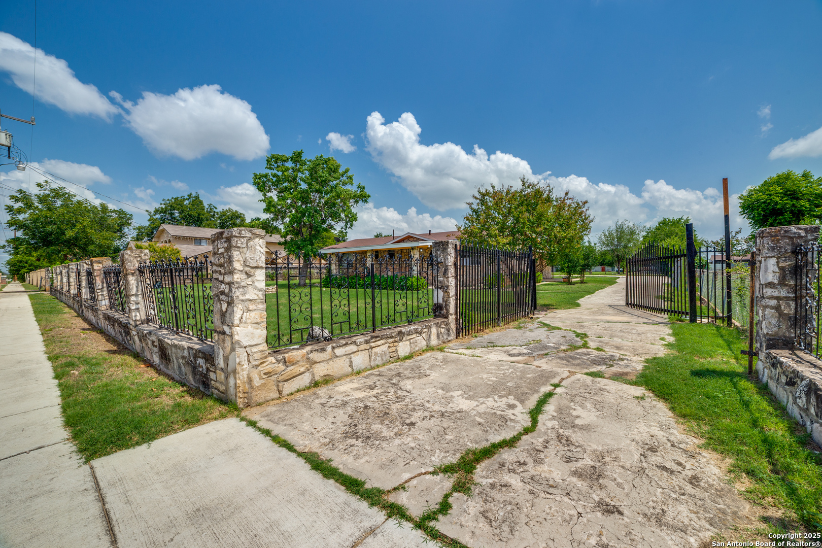 606 W Baetz Boulevard San Antonio TX 78221