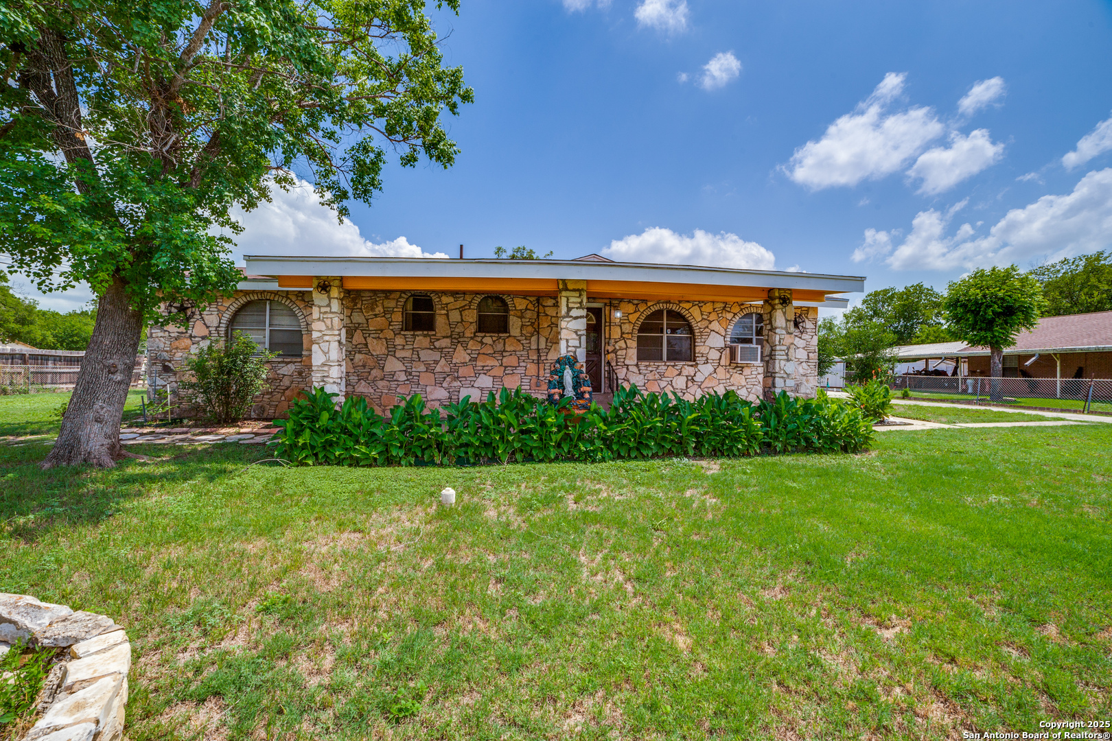 606 W Baetz Boulevard San Antonio TX 78221