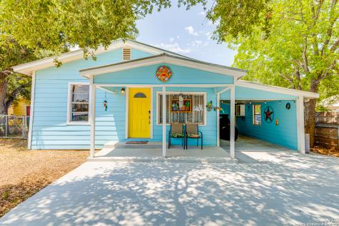 1109 7th Street Floresville TX 78114