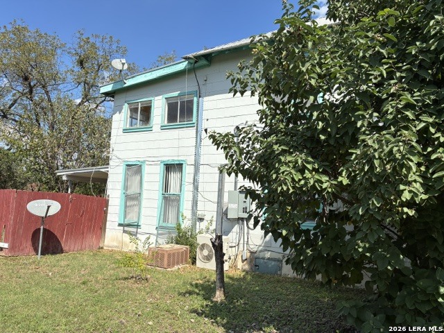 136 E Doughty Street Uvalde TX 78801