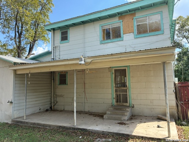 136 E Doughty Street Uvalde TX 78801