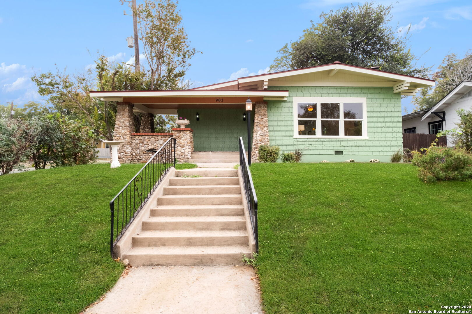 902 W Summit Avenue San Antonio TX 78201