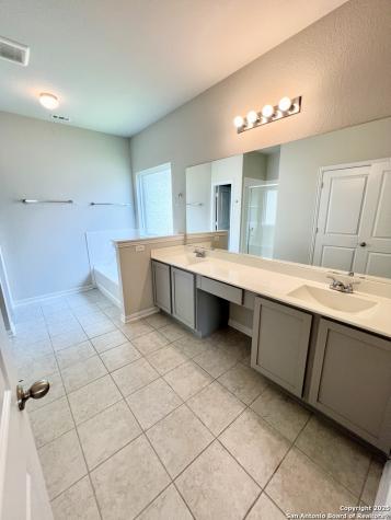4823 Cambridge Park Converse TX 78109
