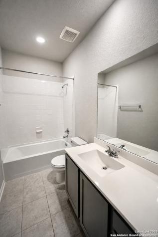 4823 Cambridge Park Converse TX 78109