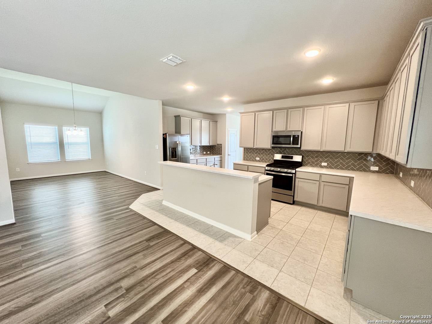 4823 Cambridge Park Converse TX 78109