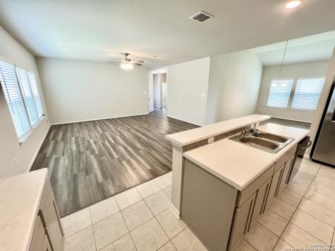 4823 Cambridge Park Converse TX 78109
