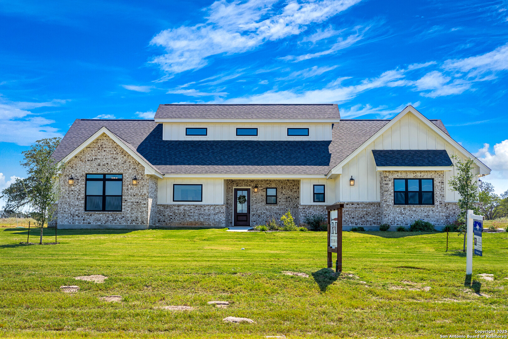 156 Firewheel Loop Floresville TX 78114