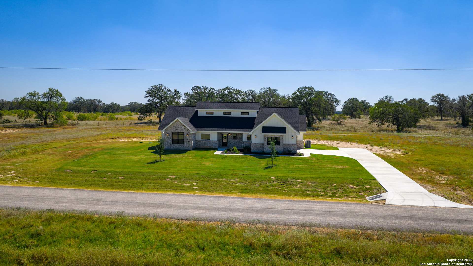 156 Firewheel Loop Floresville TX 78114