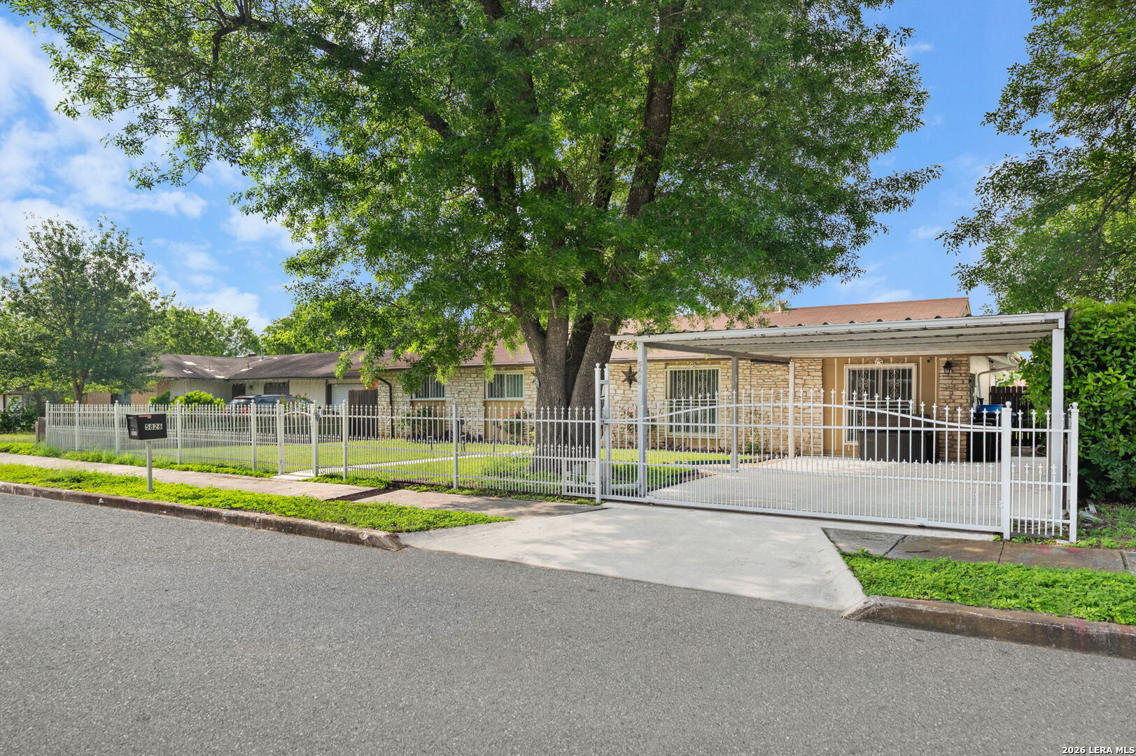 5826 Castle Brook Drive San Antonio TX 78218