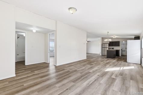 22411 Savannah Heights Von Ormy TX 78073