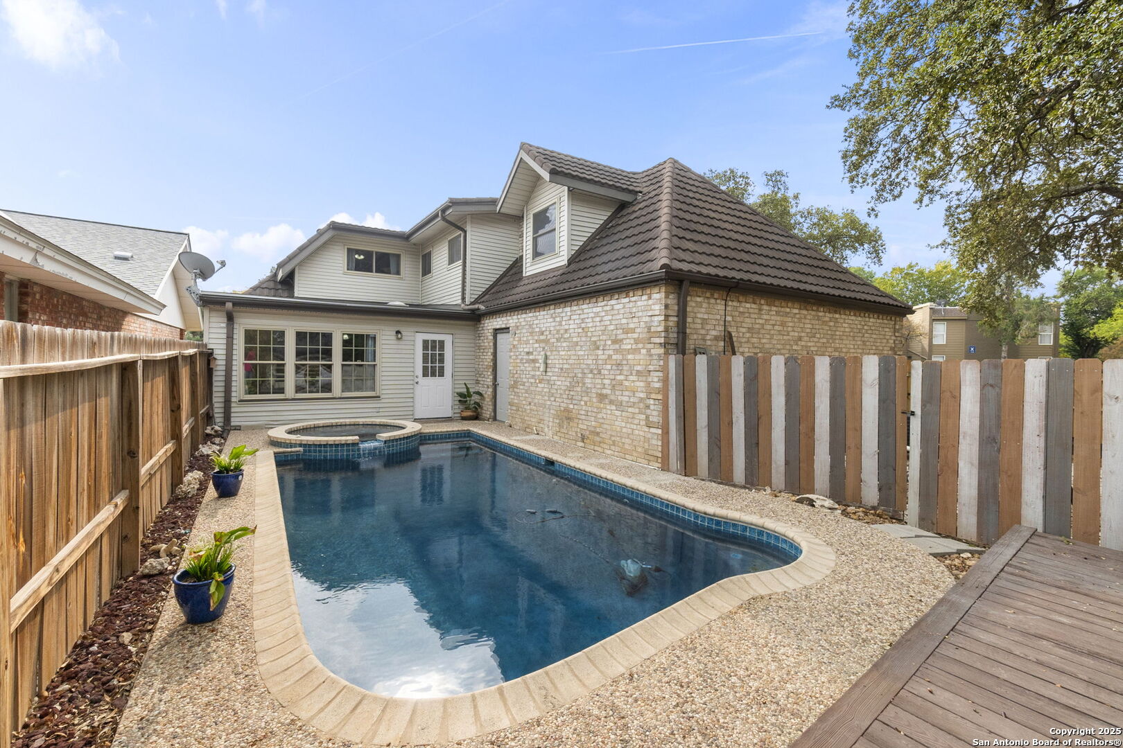 5203 Metcalf Windcrest TX 78239