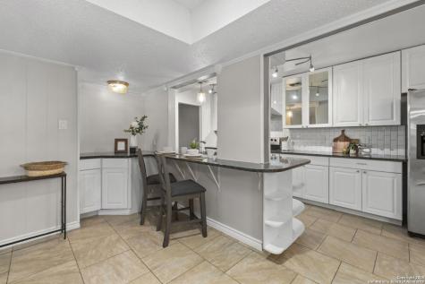 5203 Metcalf Windcrest TX 78239