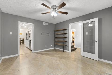 5203 Metcalf Windcrest TX 78239