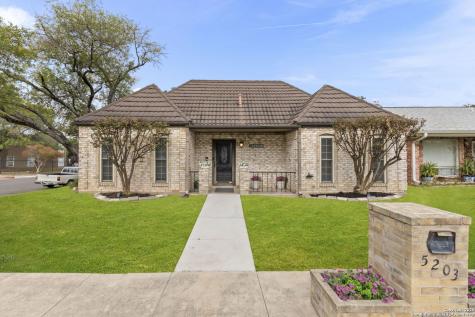 5203 Metcalf Windcrest TX 78239