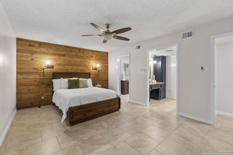 5203 Metcalf Windcrest TX 78239