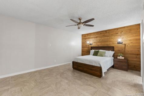 5203 Metcalf Windcrest TX 78239