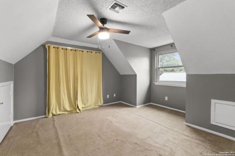 5203 Metcalf Windcrest TX 78239