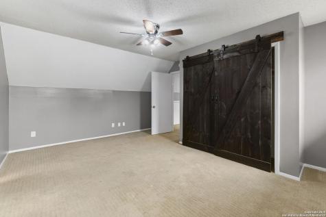 5203 Metcalf Windcrest TX 78239