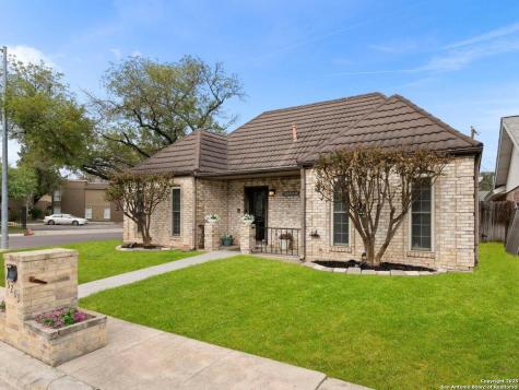 5203 Metcalf Windcrest TX 78239