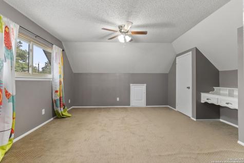 5203 Metcalf Windcrest TX 78239
