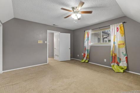 5203 Metcalf Windcrest TX 78239