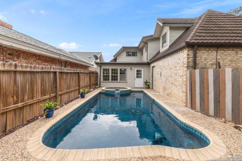 5203 Metcalf Windcrest TX 78239