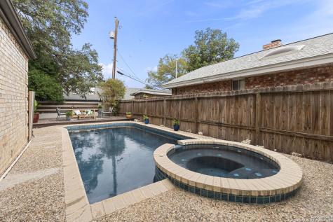 5203 Metcalf Windcrest TX 78239