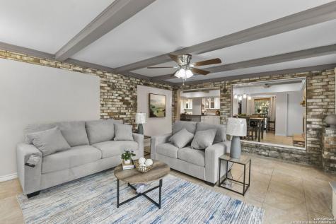 5203 Metcalf Windcrest TX 78239