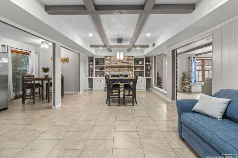 5203 Metcalf Windcrest TX 78239