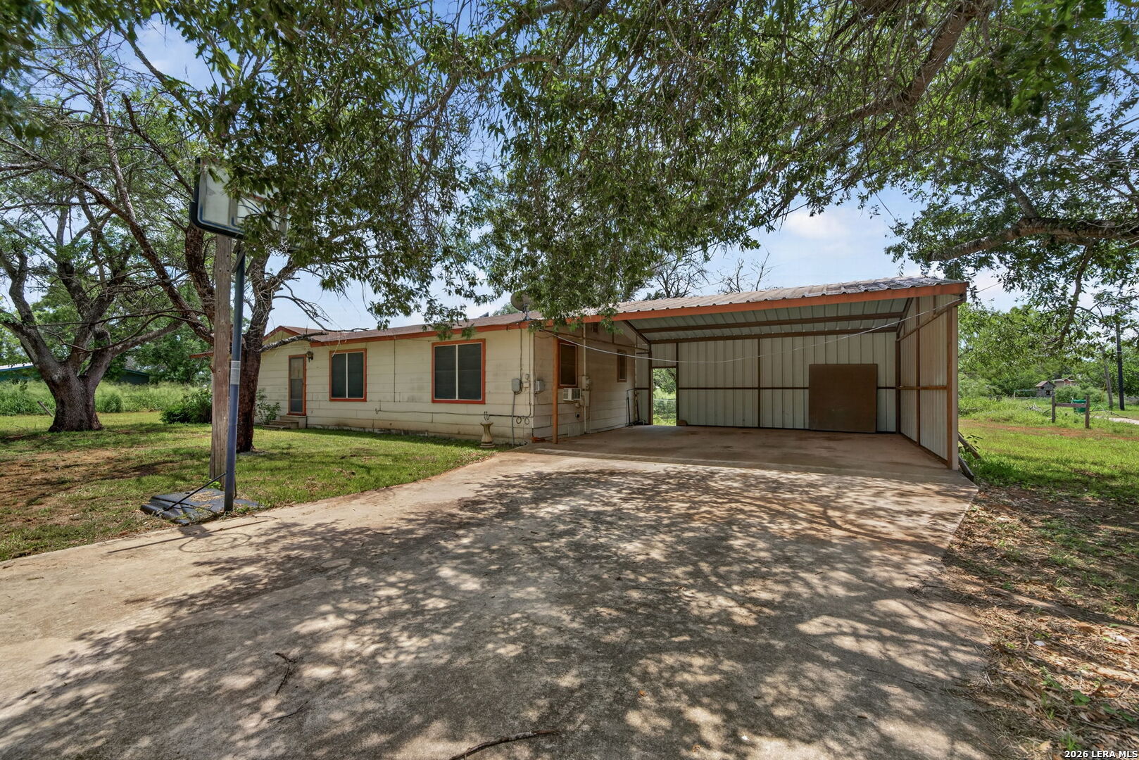 2912 Brown Jourdanton TX 78026