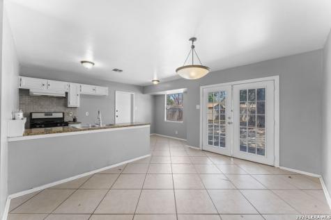5035 Village Crest San Antonio TX 78218