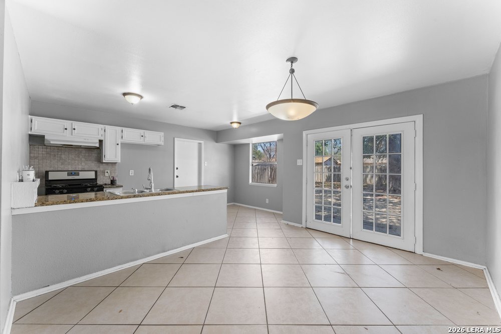 5035 Village Crest San Antonio TX 78218
